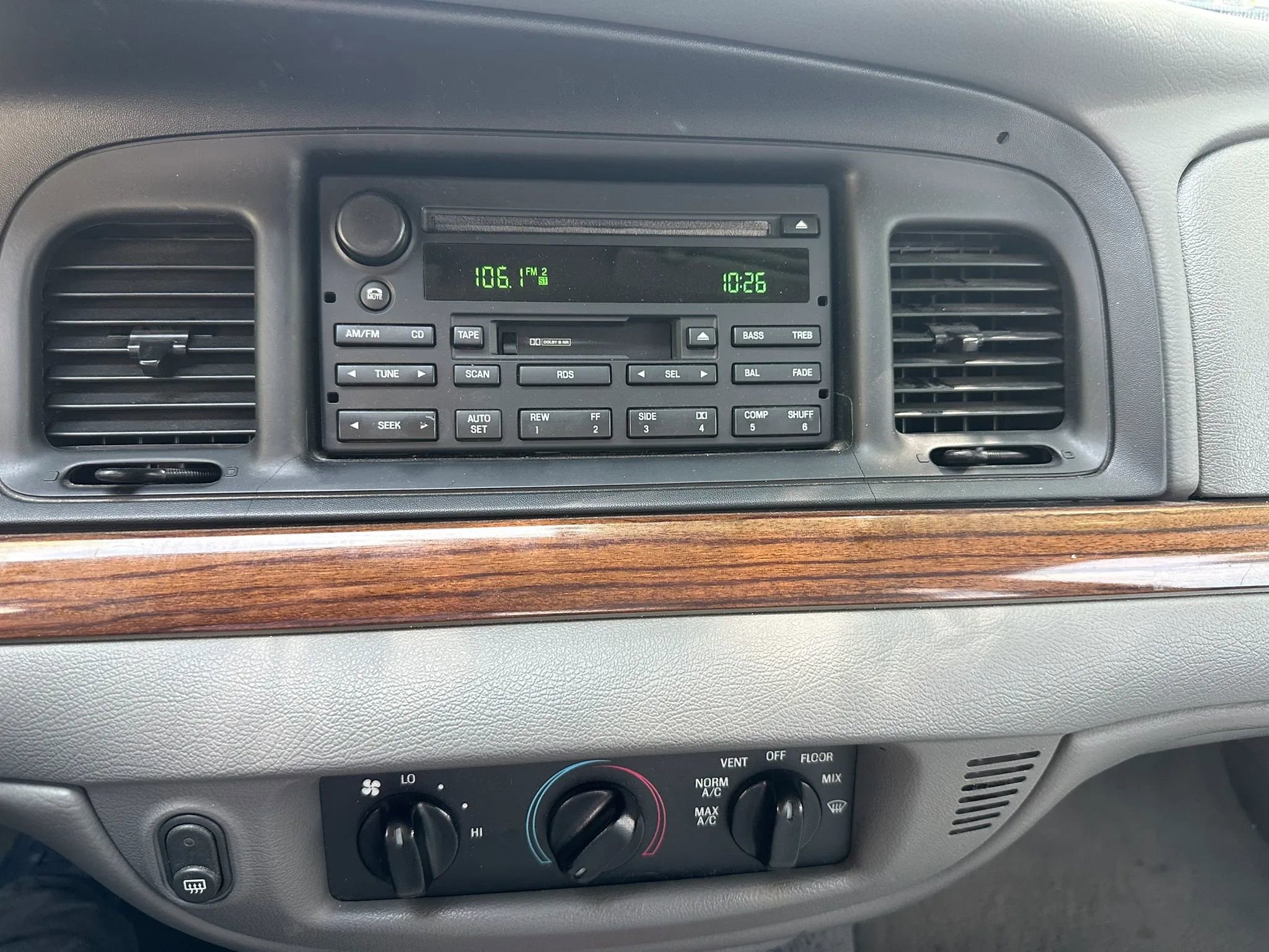 Used 2005 Ford Crown Victoria RWD image 21
