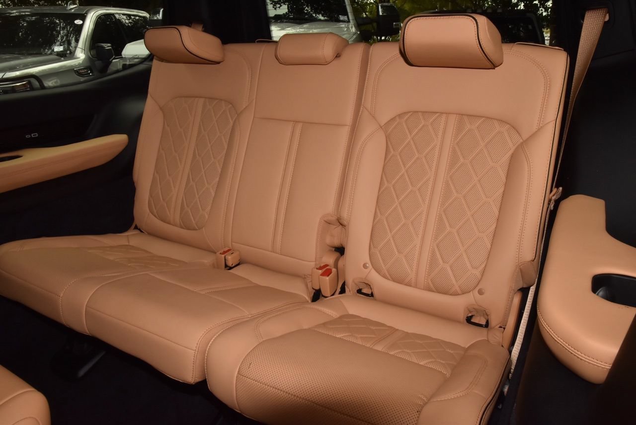 Used 2024 Jeep Grand Wagoneer Series III w/ Rear Seat Video Group 1 AWD/4WD image 15