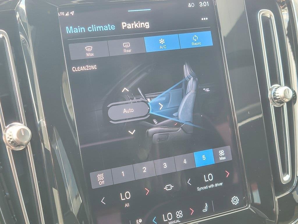 Used 2023 Volvo XC40 Recharge Ultimate w/ Protection Package Premier image 13