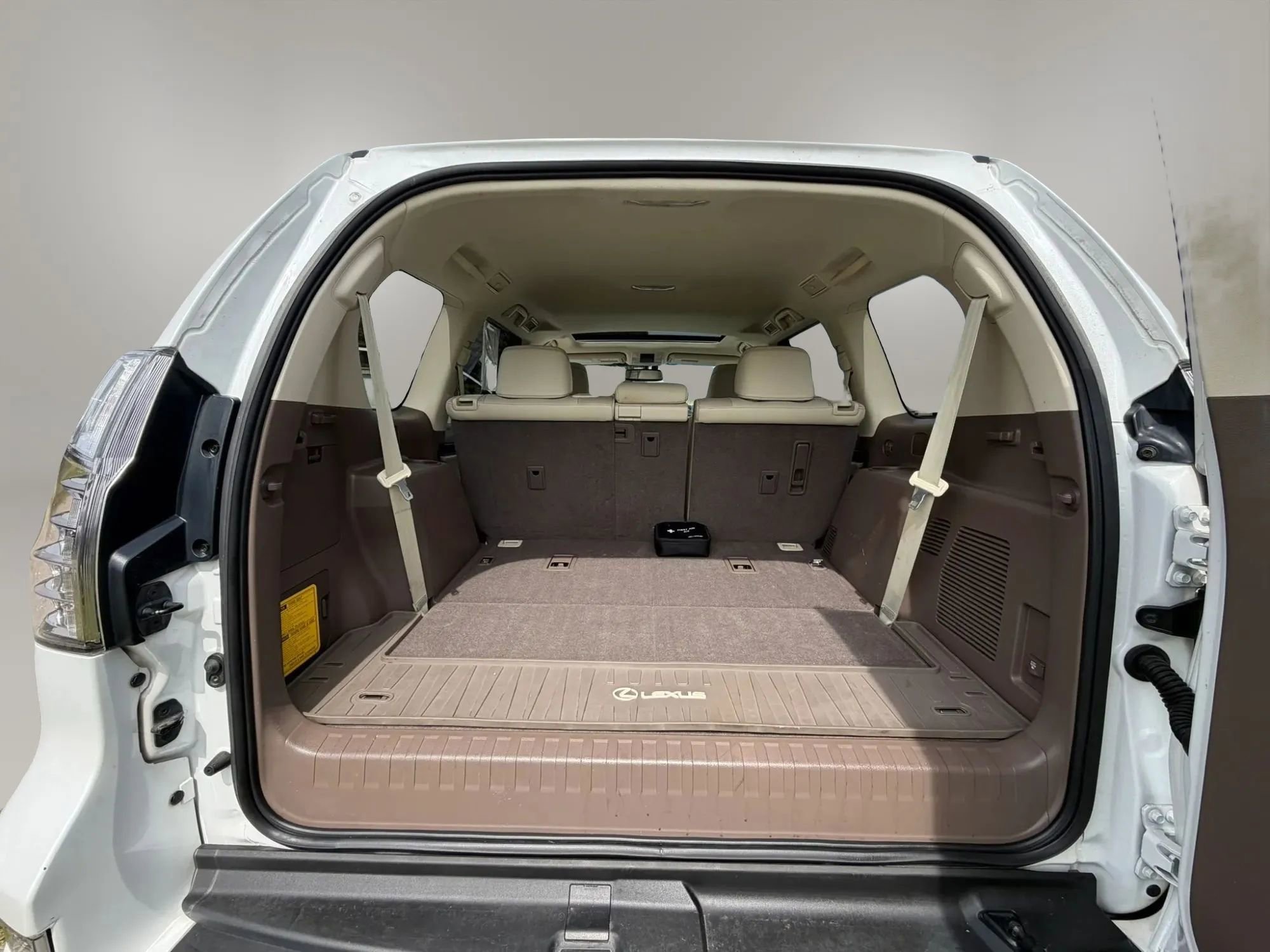 Used 2016 Lexus GX 460 w/ Premium Package AWD/4WD image 18