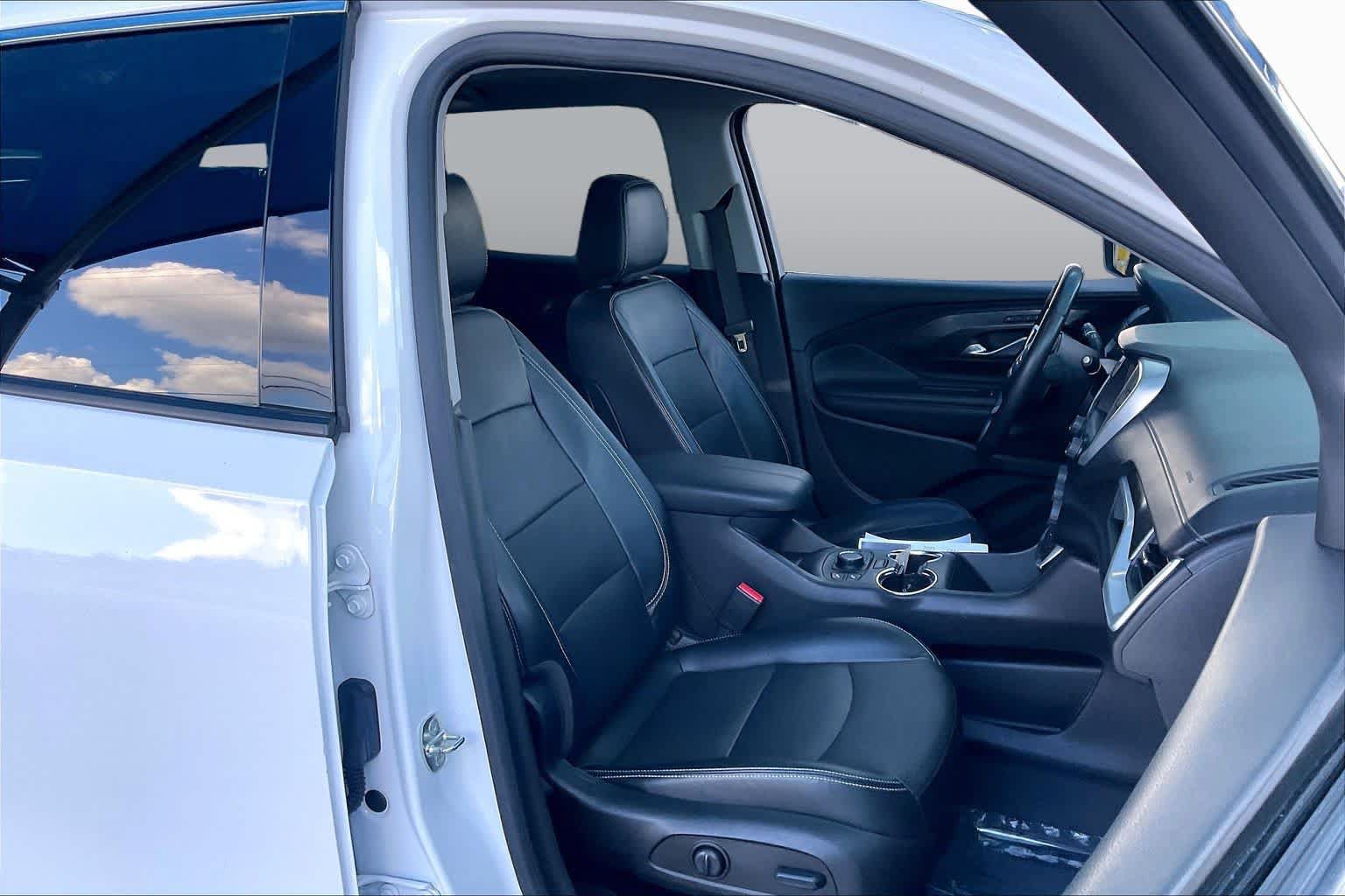 Used 2022 GMC Terrain SLT w/ Tech Package FWD image 8