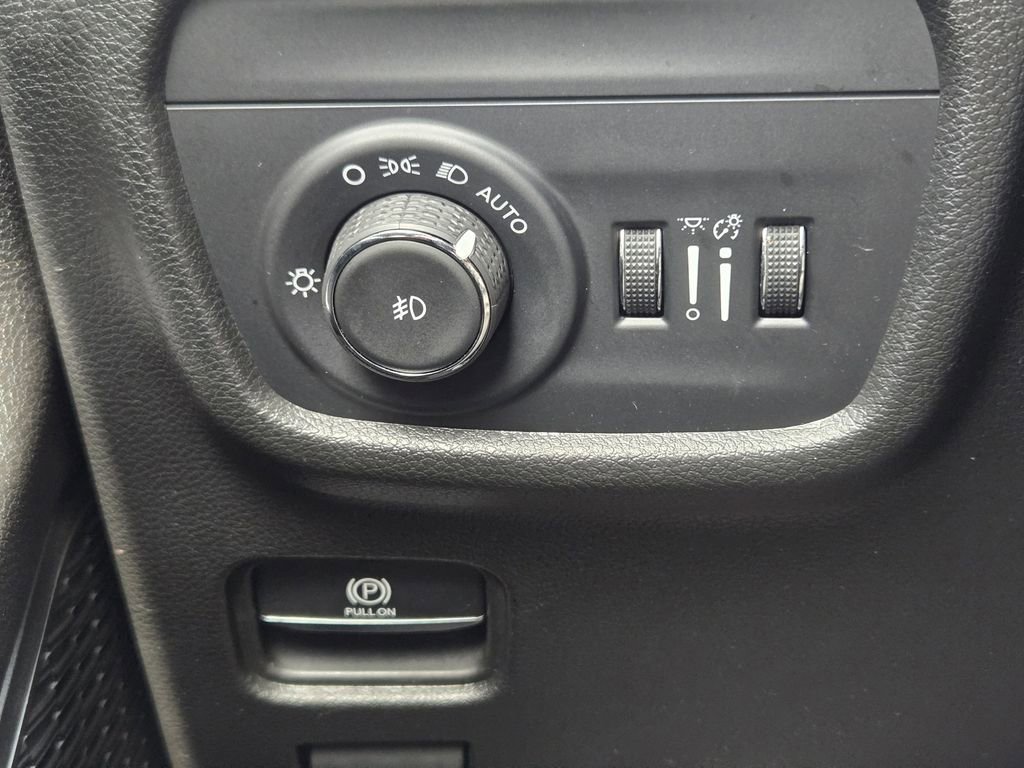 Used 2023 Jeep Grand Cherokee Limited RWD image 30