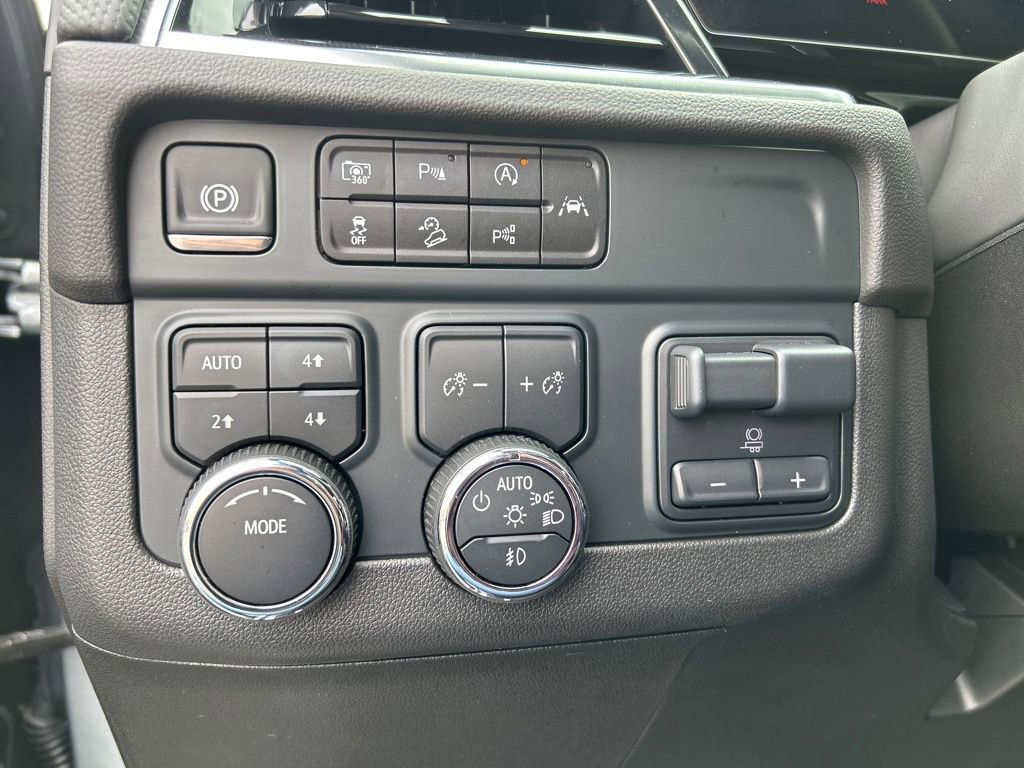Used 2025 Chevrolet Suburban RST w/ Comfort Package AWD/4WD image 22
