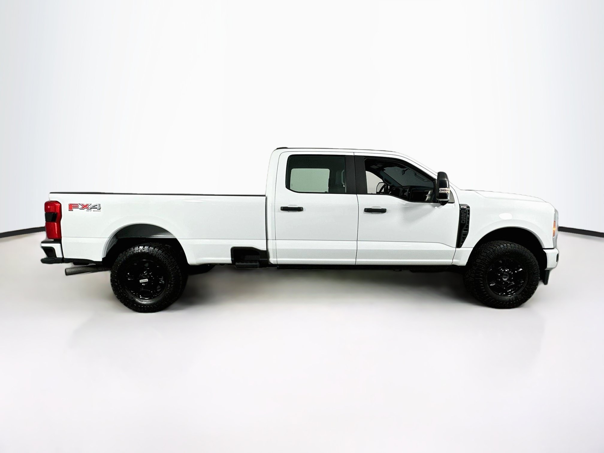 Used 2023 Ford F250 XL w/ STX Appearance Package AWD/4WD image 4