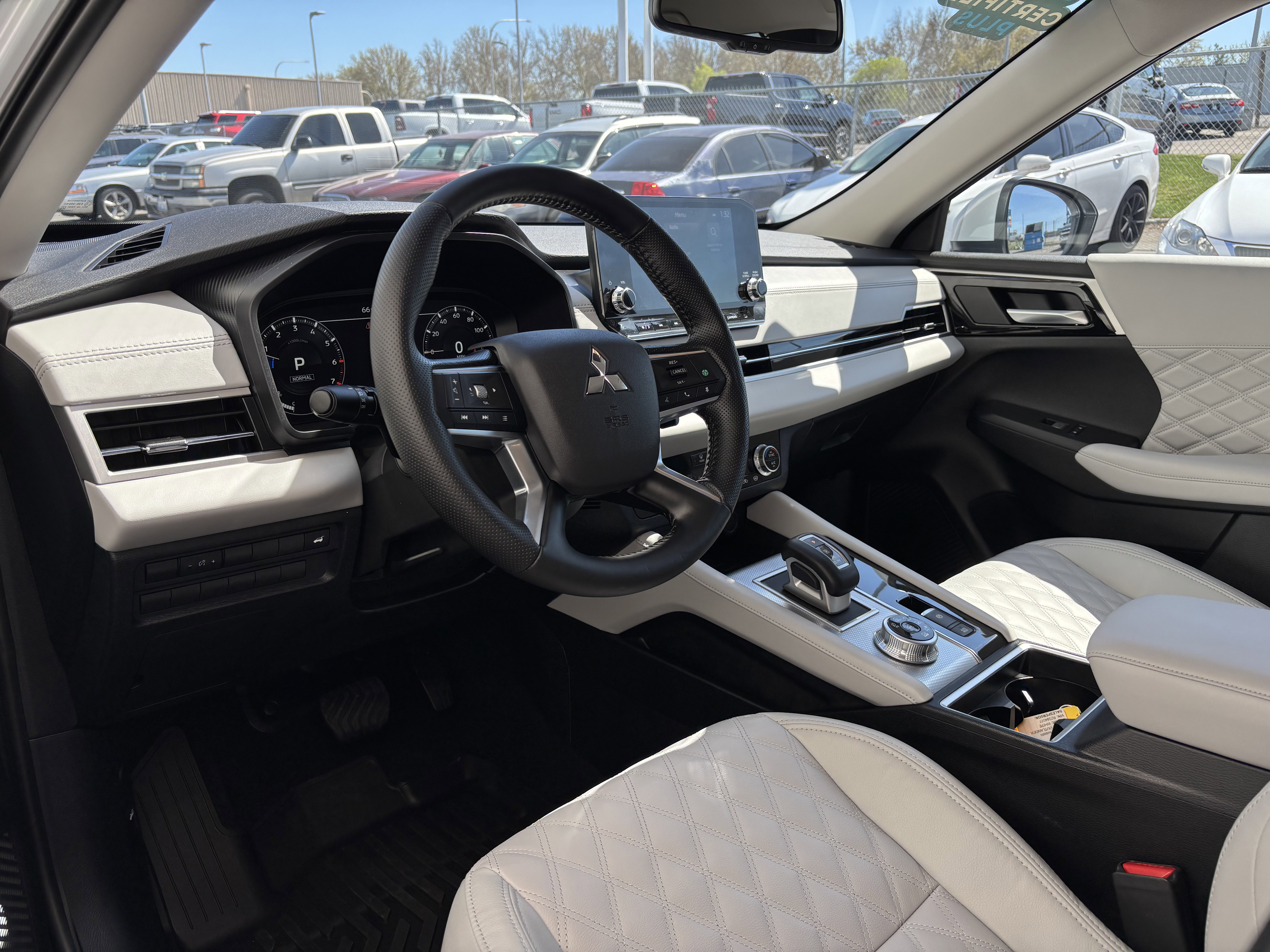 Used 2024 Mitsubishi Outlander SEL image 15