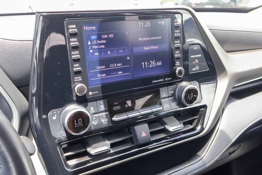Used 2021 Toyota Highlander XLE FWD image 3