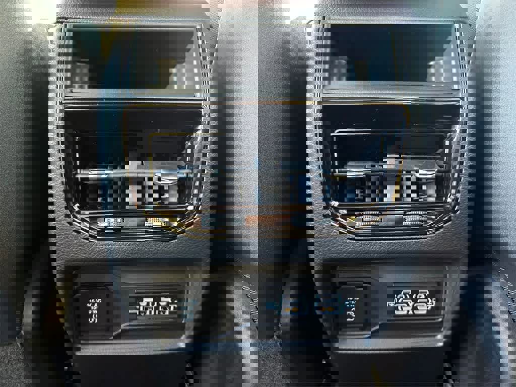 New 2025 Jeep Grand Cherokee Altitude image 10