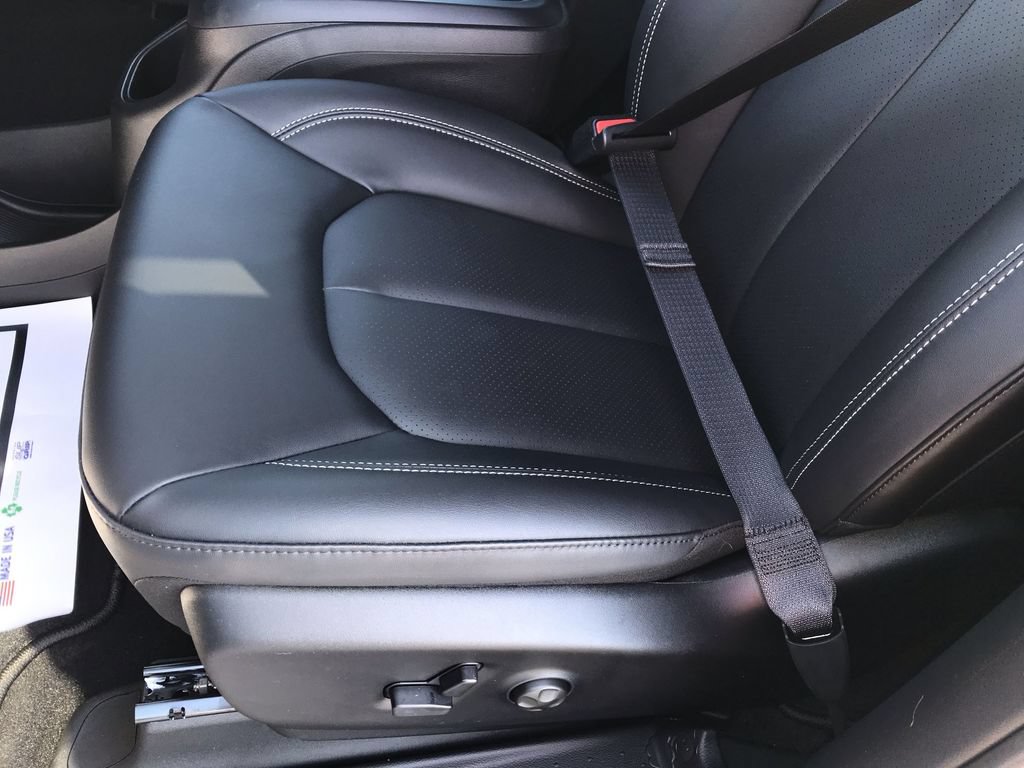 New 2026 Chrysler Pacifica Select FWD image 12