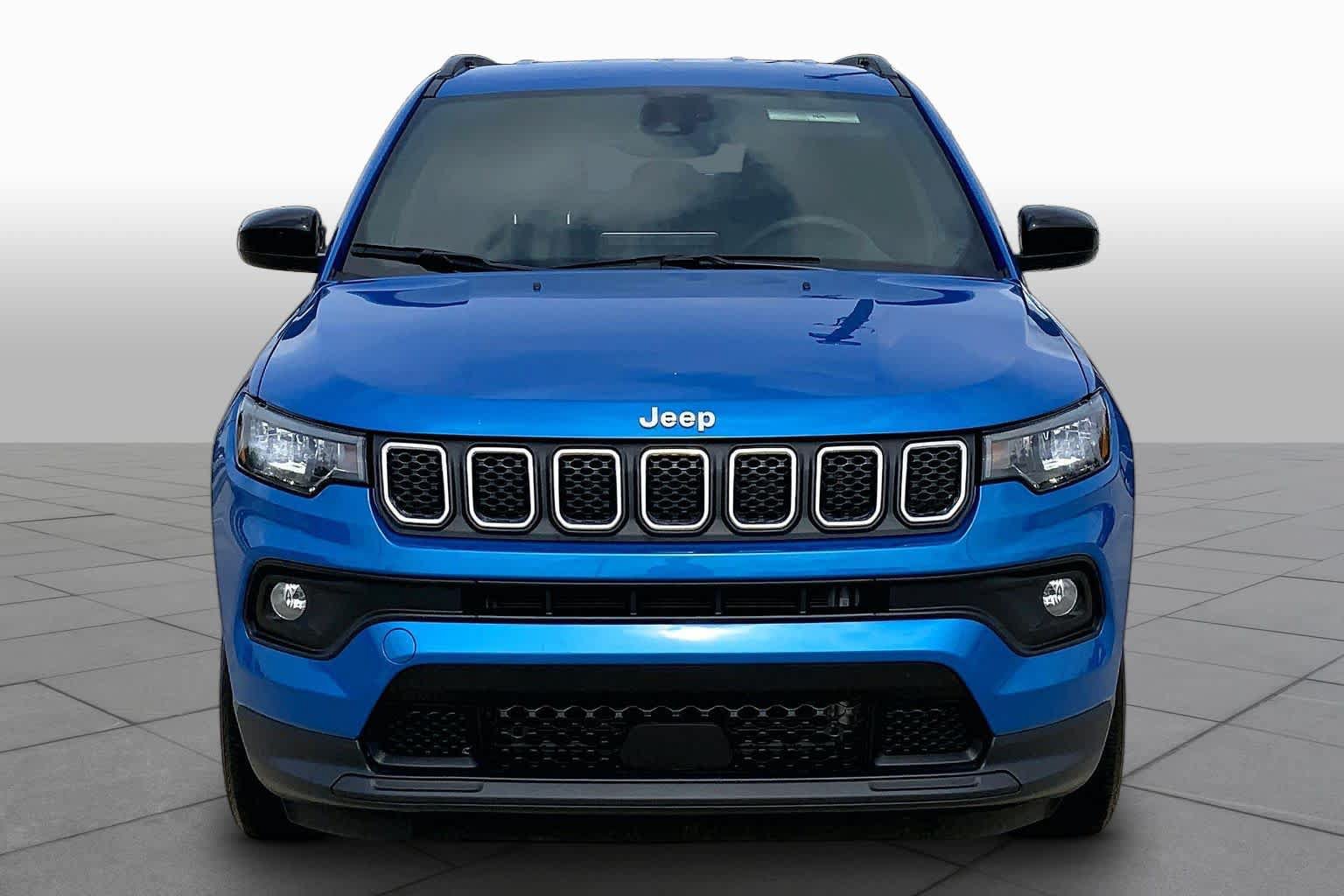 Used 2024 Jeep Compass Latitude AWD/4WD image 4