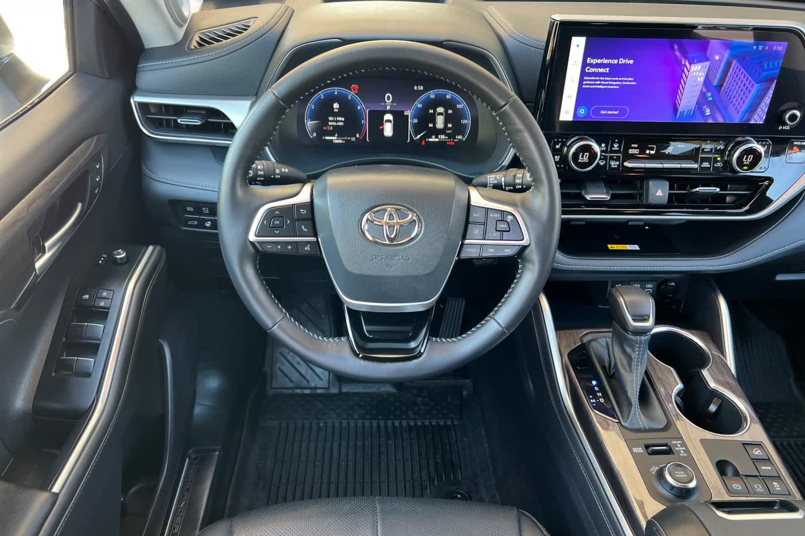 Used 2025 Toyota Highlander Platinum AWD/4WD image 15