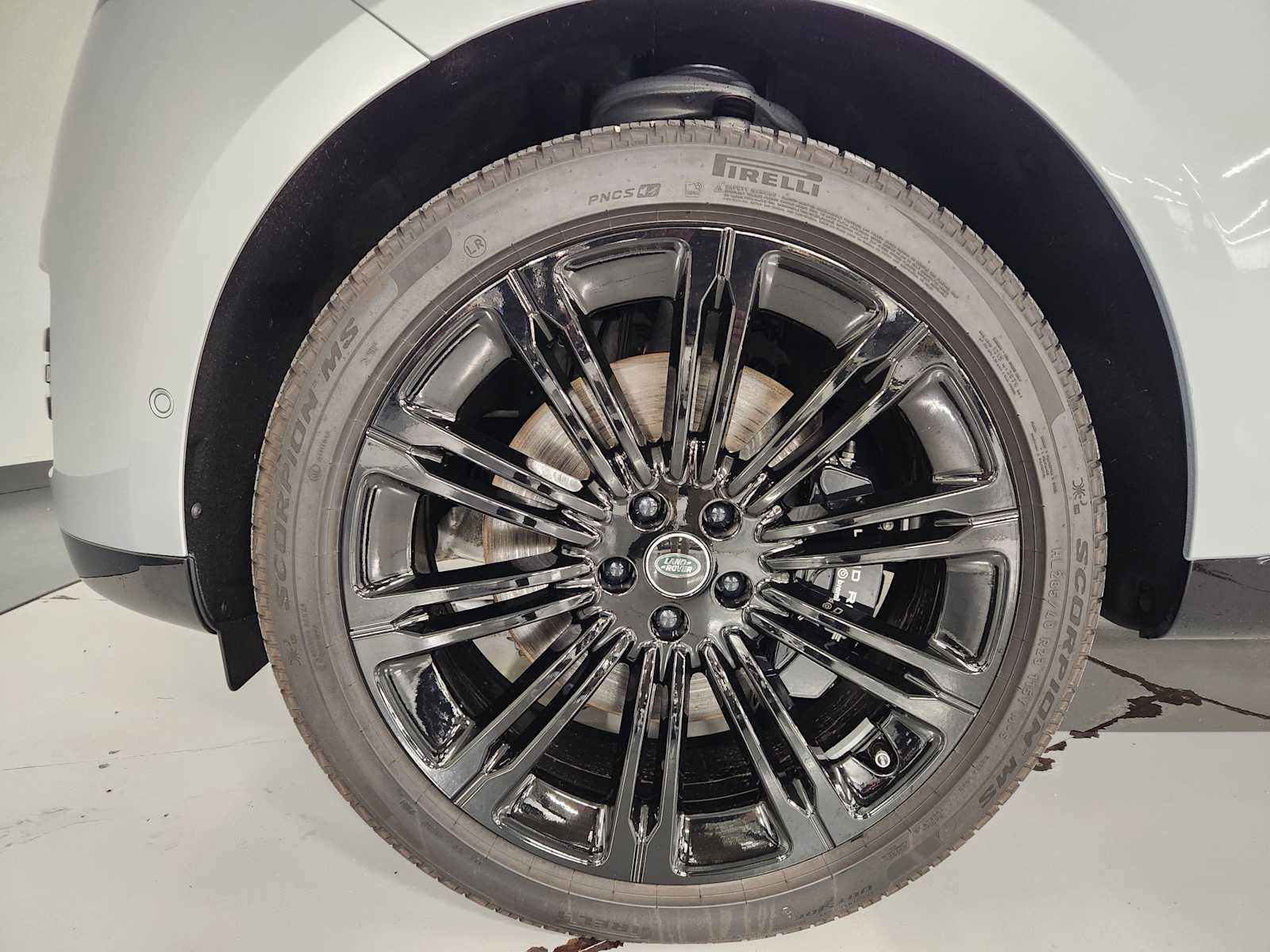 Used 2025 Land Rover Range Rover SE AWD/4WD image 8
