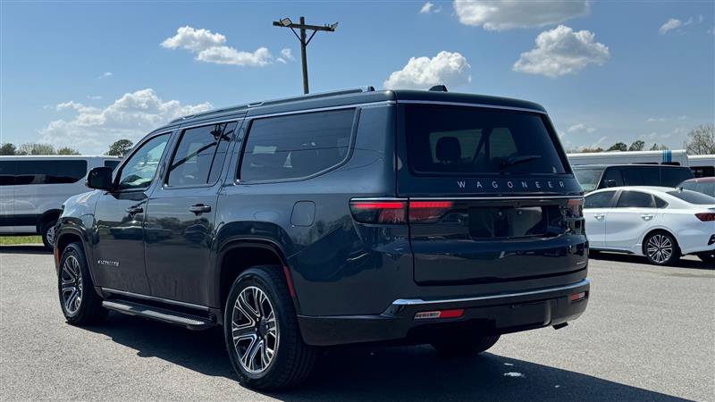 Used 2024 Jeep Wagoneer L Series II w/ Flexible Seating Group RWD image 11