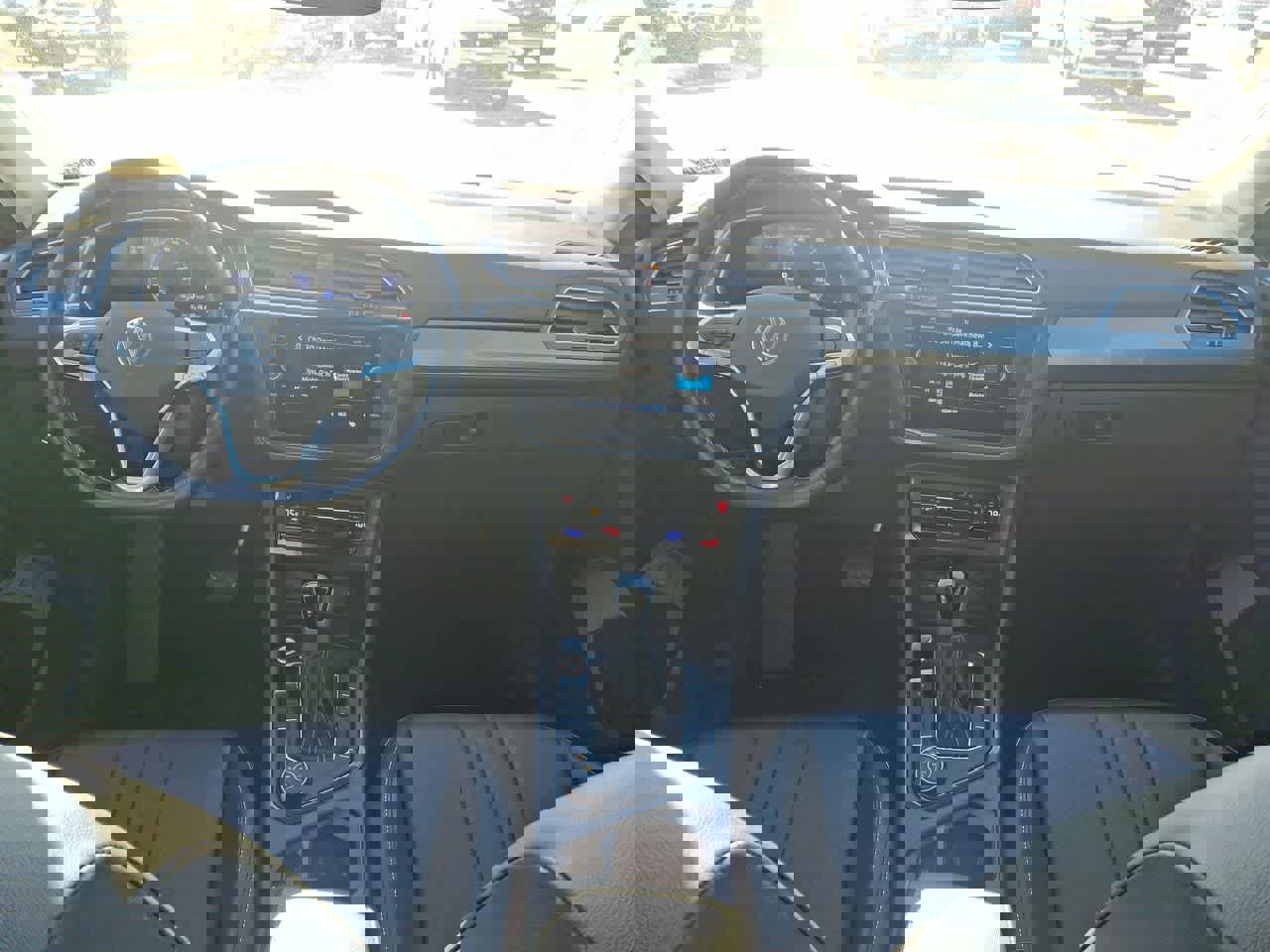 Used 2024 Volkswagen Tiguan SE image 10