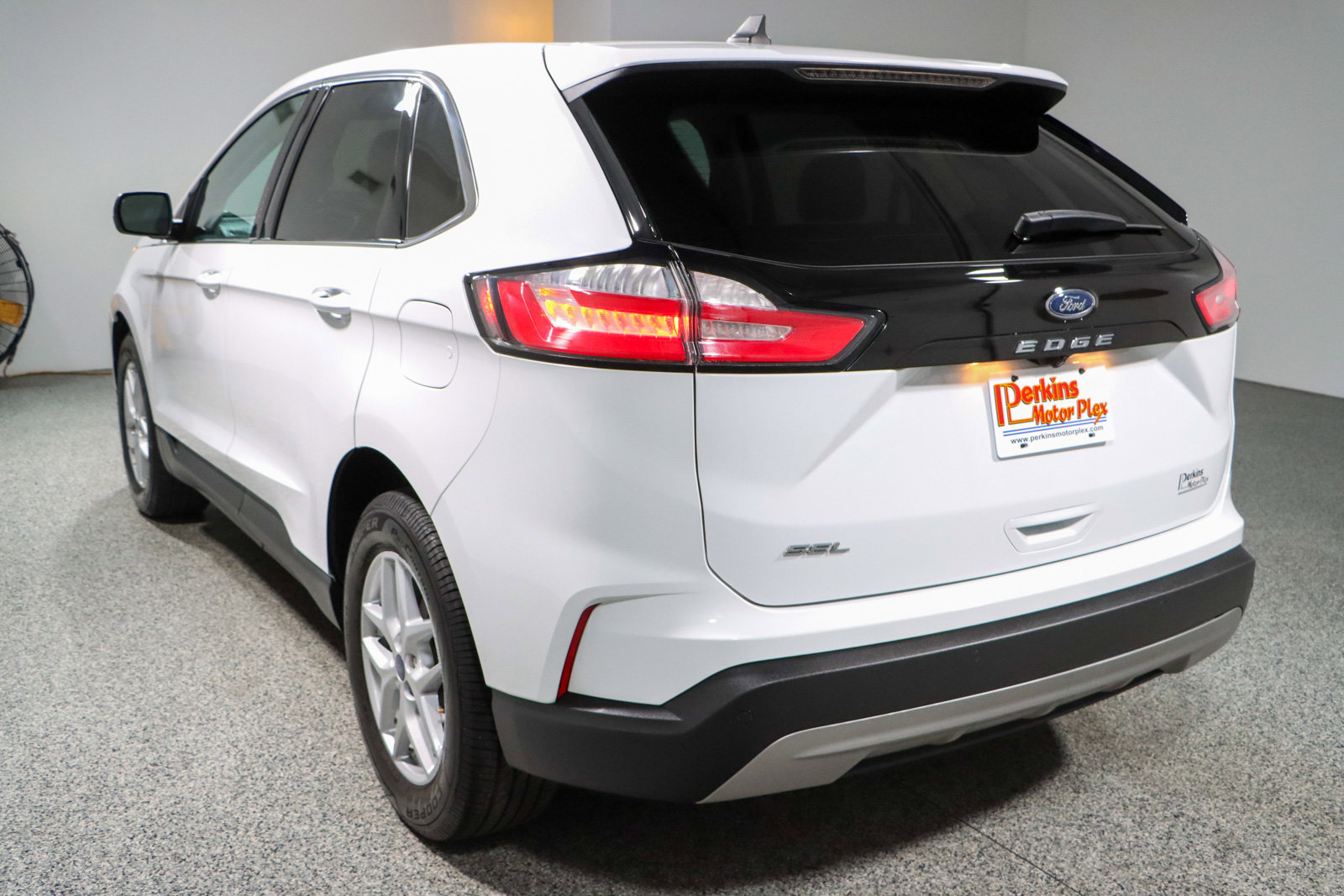 Used 2021 Ford Edge SEL image 9