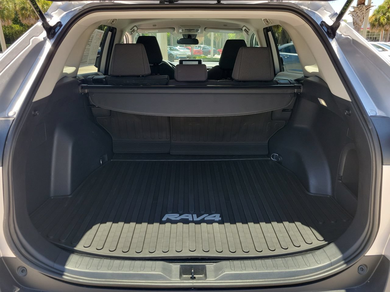 Used 2024 Toyota RAV4 LE AWD/4WD image 11