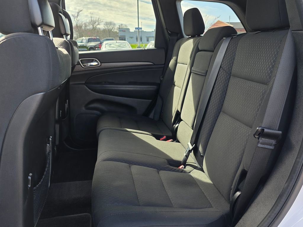 Used 2018 Jeep Grand Cherokee Laredo image 32