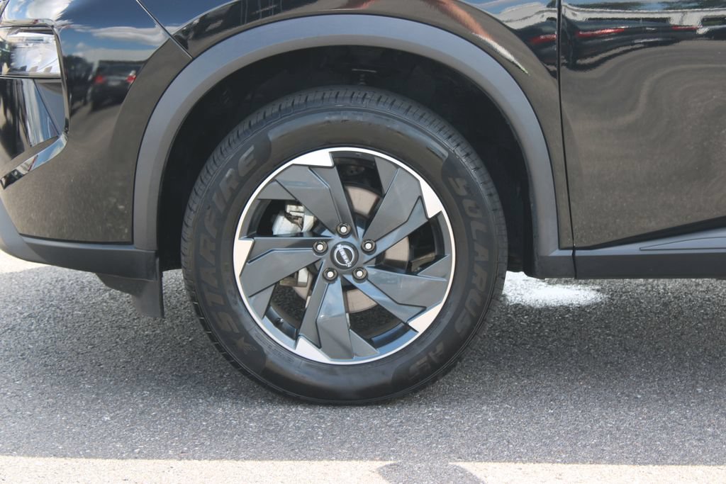 Used 2024 Nissan Rogue SV AWD/4WD image 18