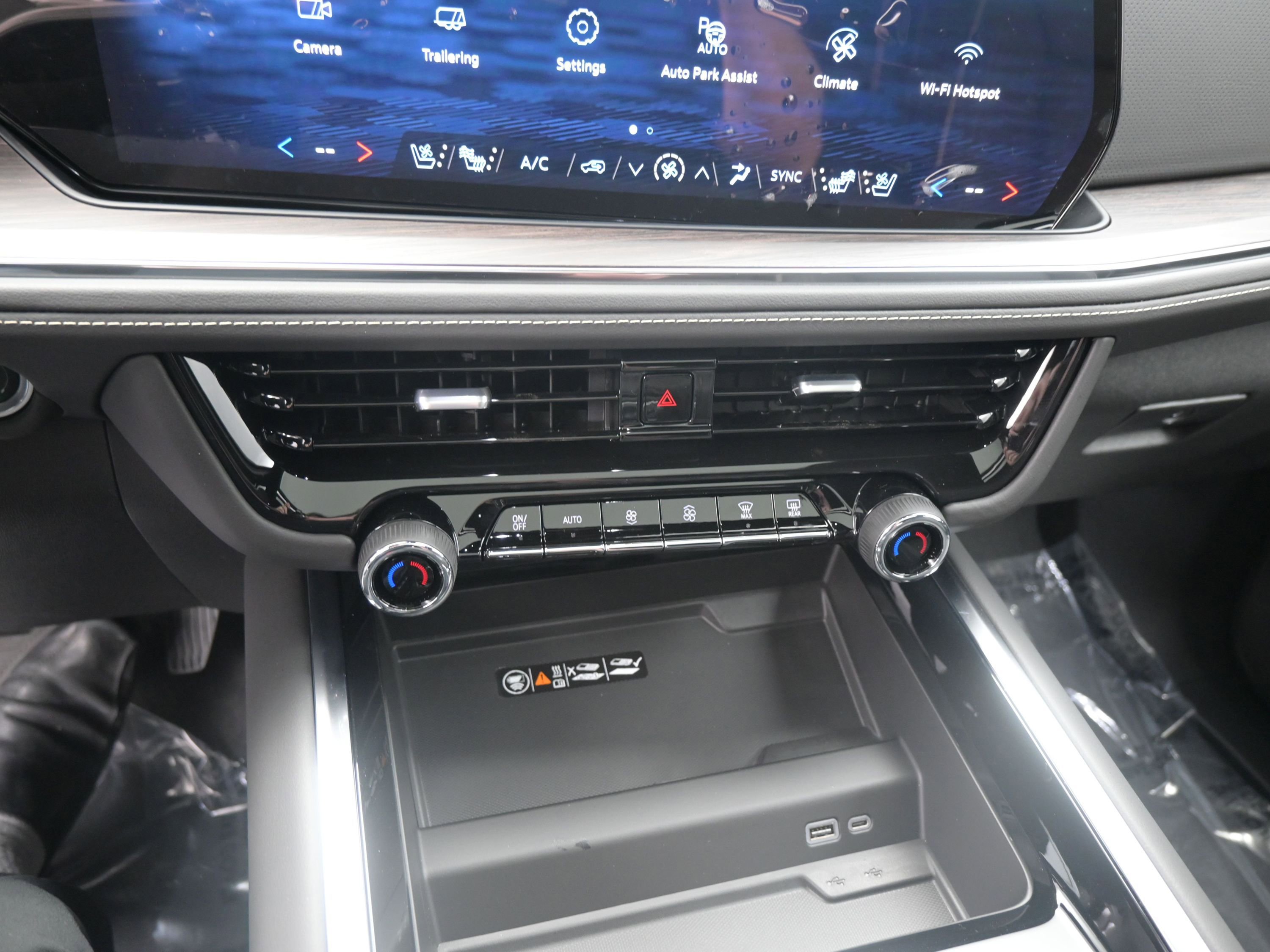 Used 2024 Chevrolet Silverado 1500 Custom Trail Boss w/ LPO, Dark Essentials Package image 20
