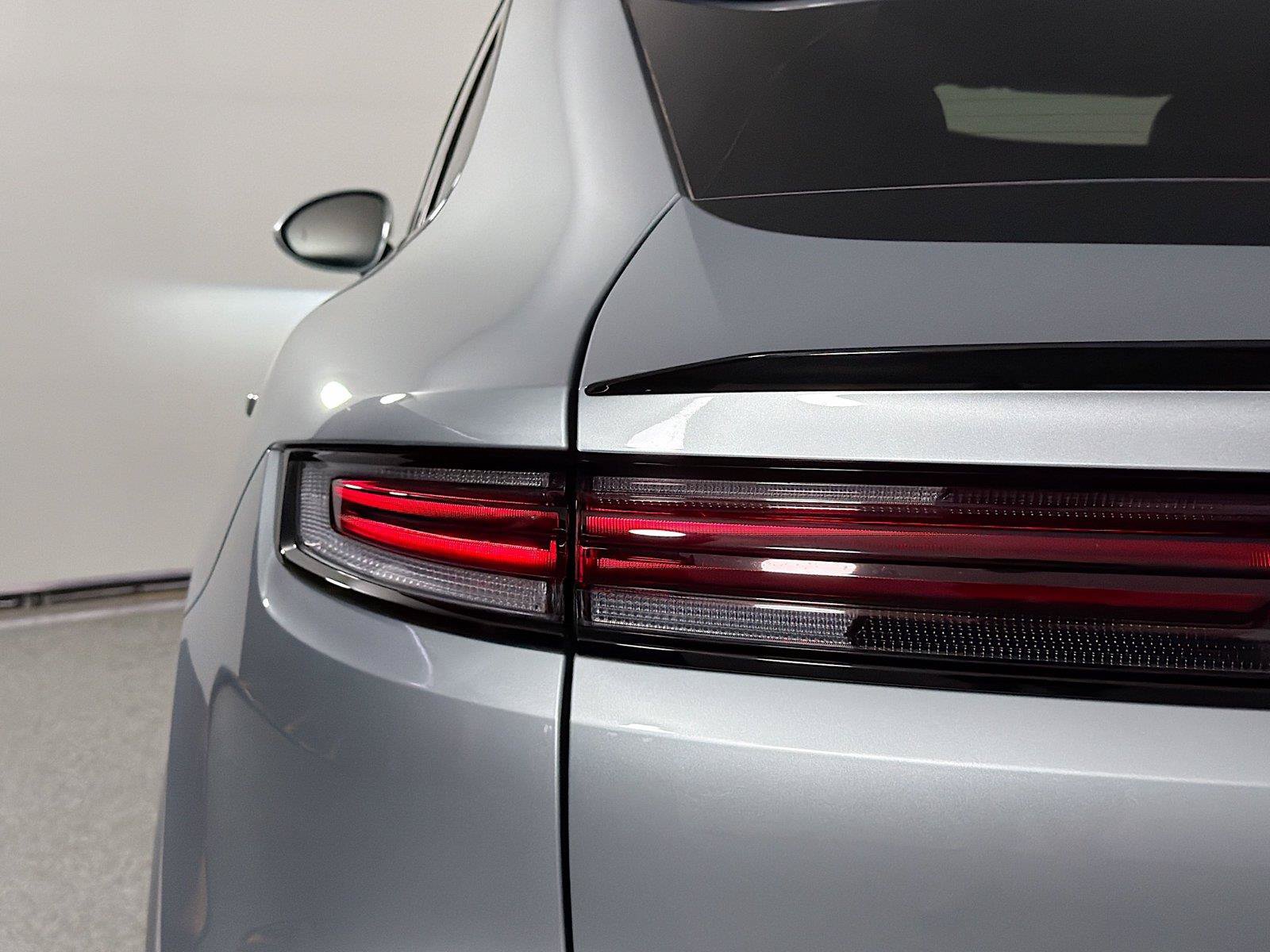 Certified 2025 Porsche Cayenne Coupe AWD/4WD image 16