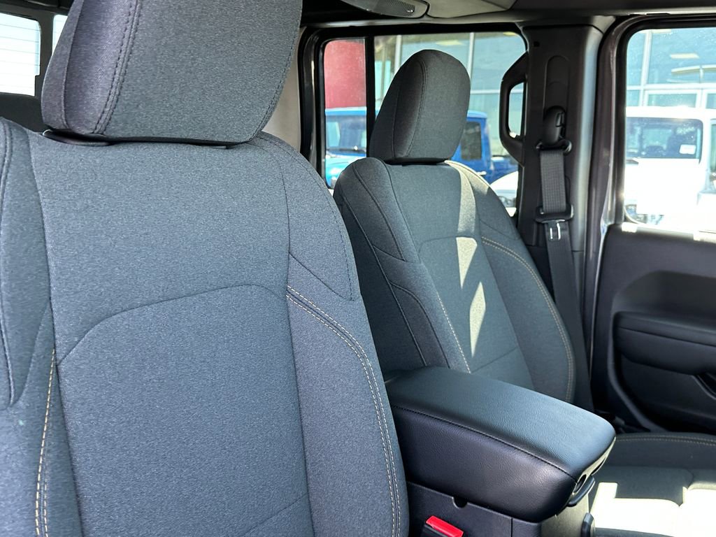 New 2026 Jeep Gladiator Sport AWD/4WD image 17