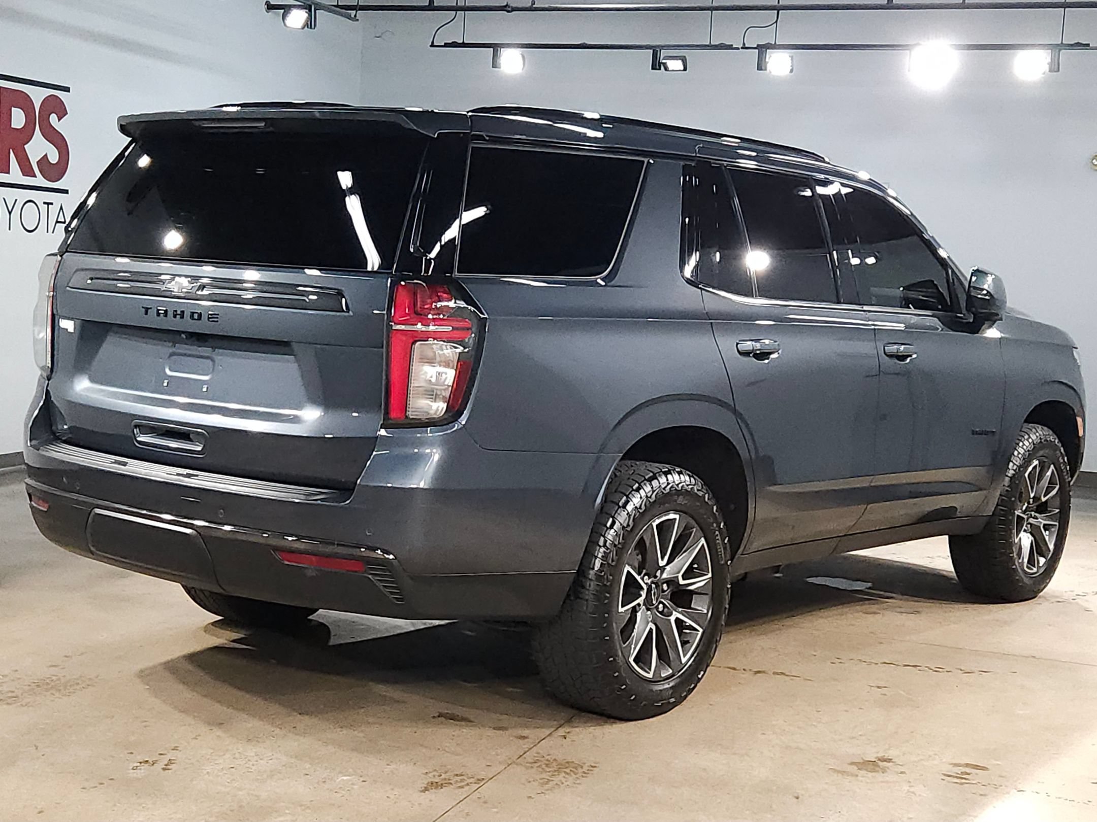 Used 2021 Chevrolet Tahoe Z71 w/ Luxury Package AWD/4WD image 7