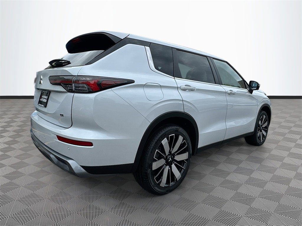 New 2025 Mitsubishi Outlander SE image 5
