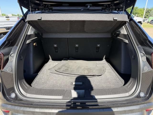 Used 2025 Chevrolet Trax LT FWD image 8
