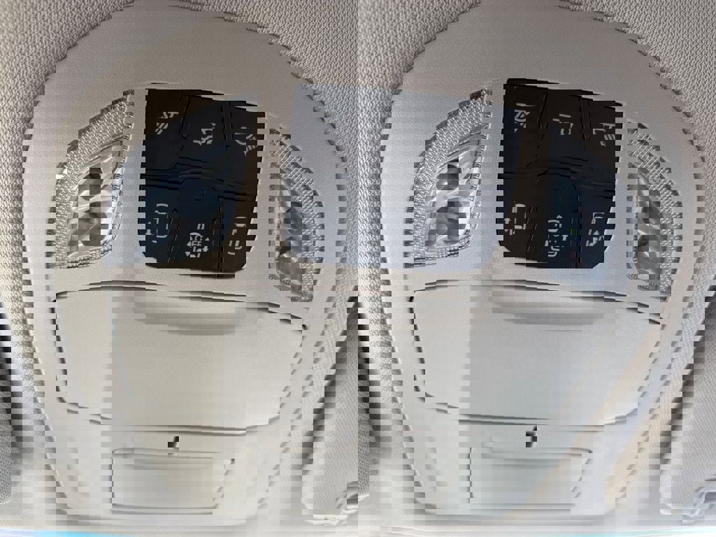 Used 2024 Chrysler Pacifica Touring-L image 25