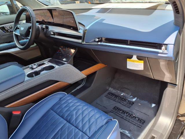 New 2026 Cadillac Vistiq Premium Luxury w/ LPO, Floor Liner Package image 8