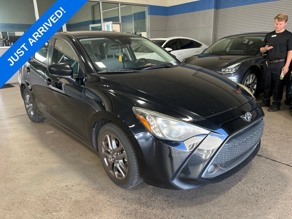 Used 2019 Toyota Yaris LE FWD image 2