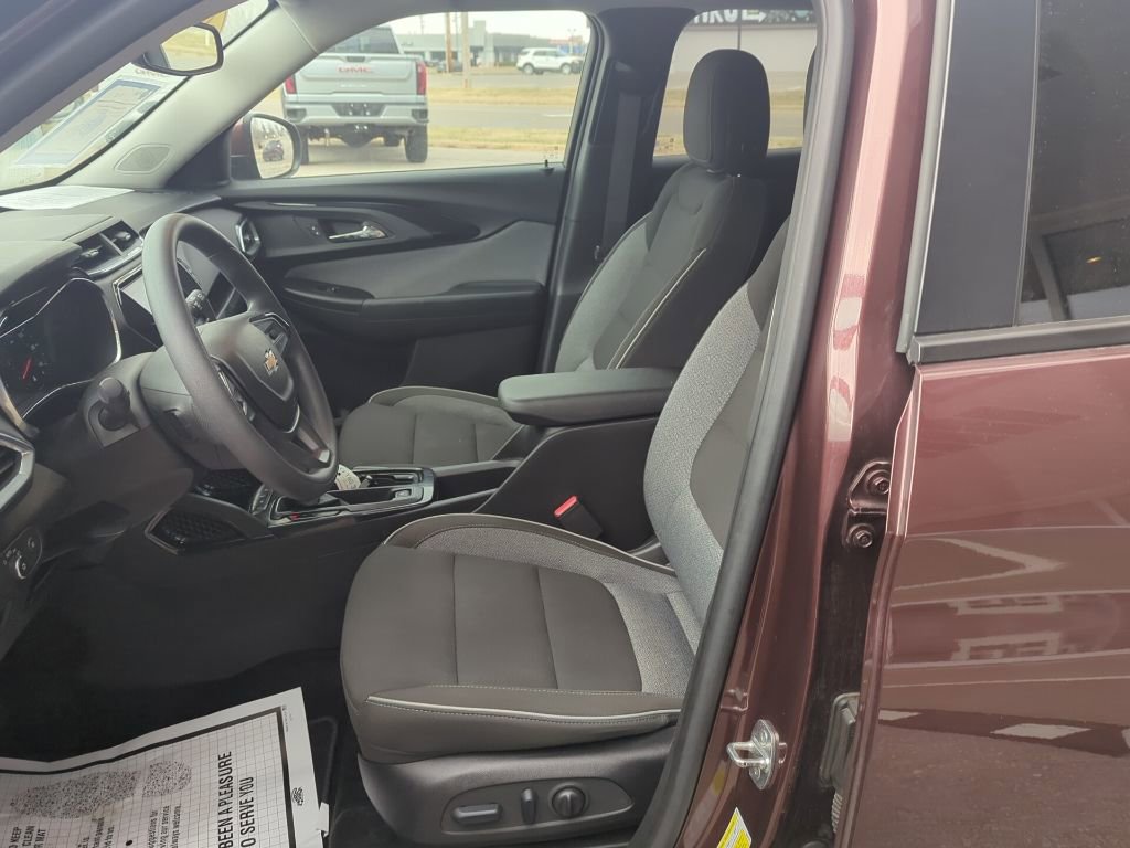 Used 2023 Chevrolet TrailBlazer LT w/ Convenience Package image 23