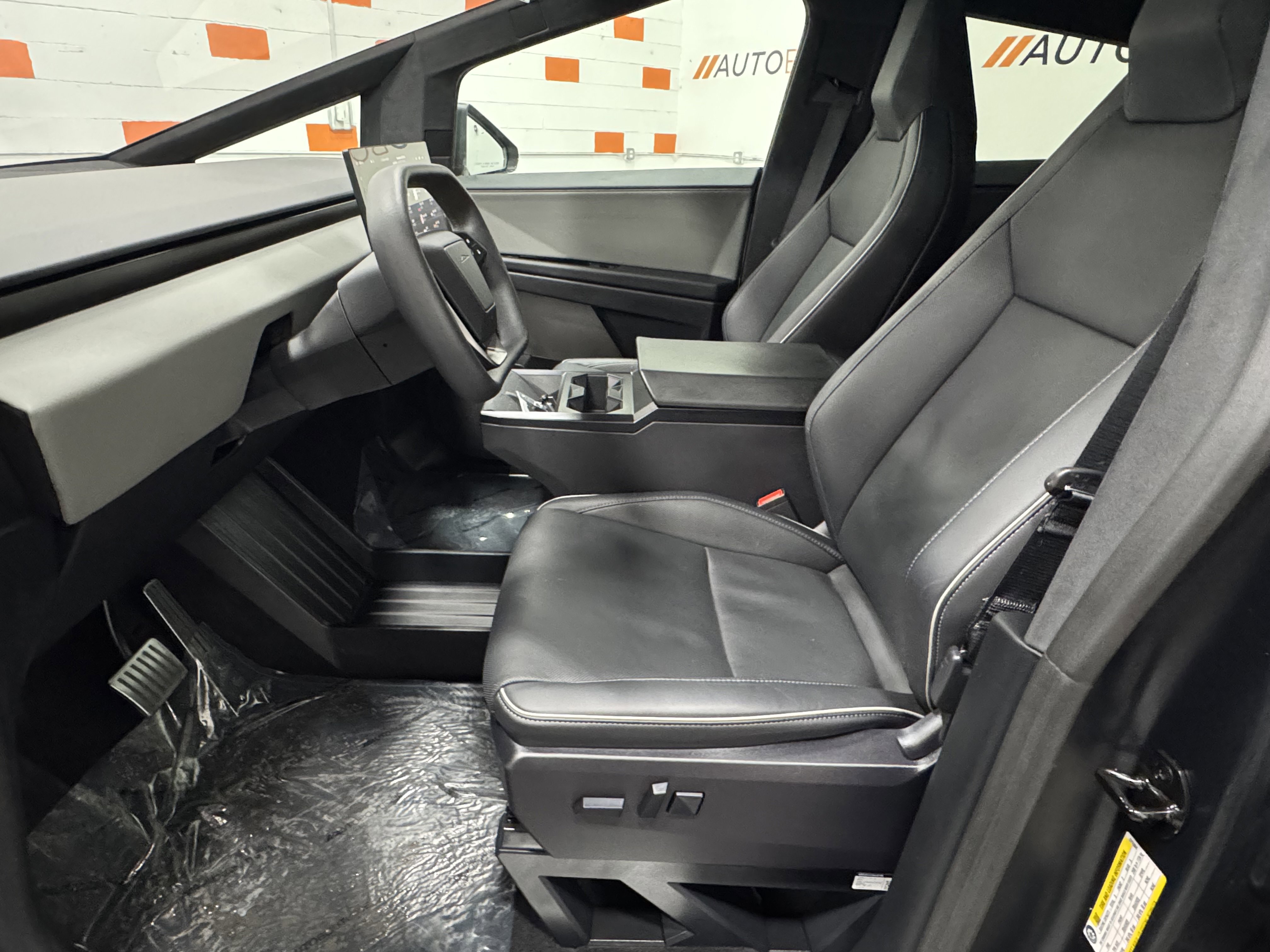 Used 2025 Tesla Cybertruck AWD Crew Cab image 33
