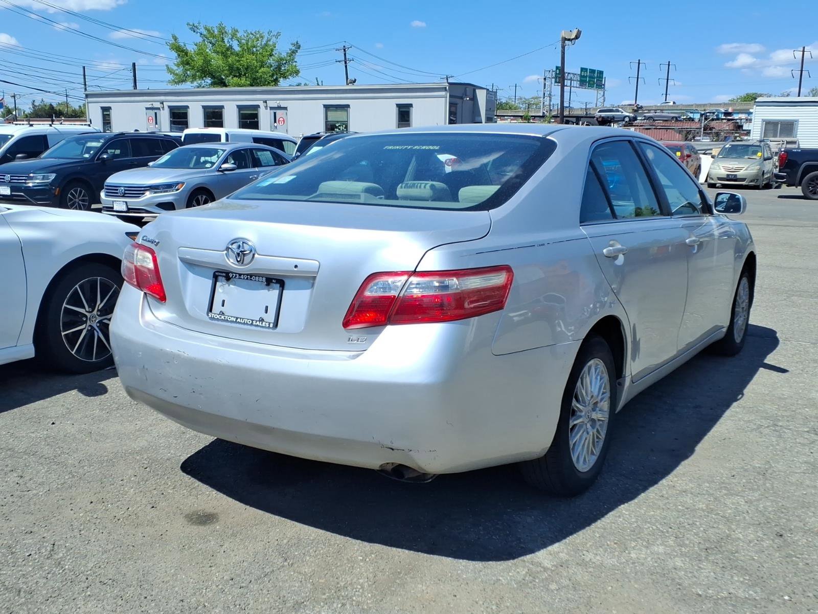 Used 2009 Toyota Camry LE FWD image 6