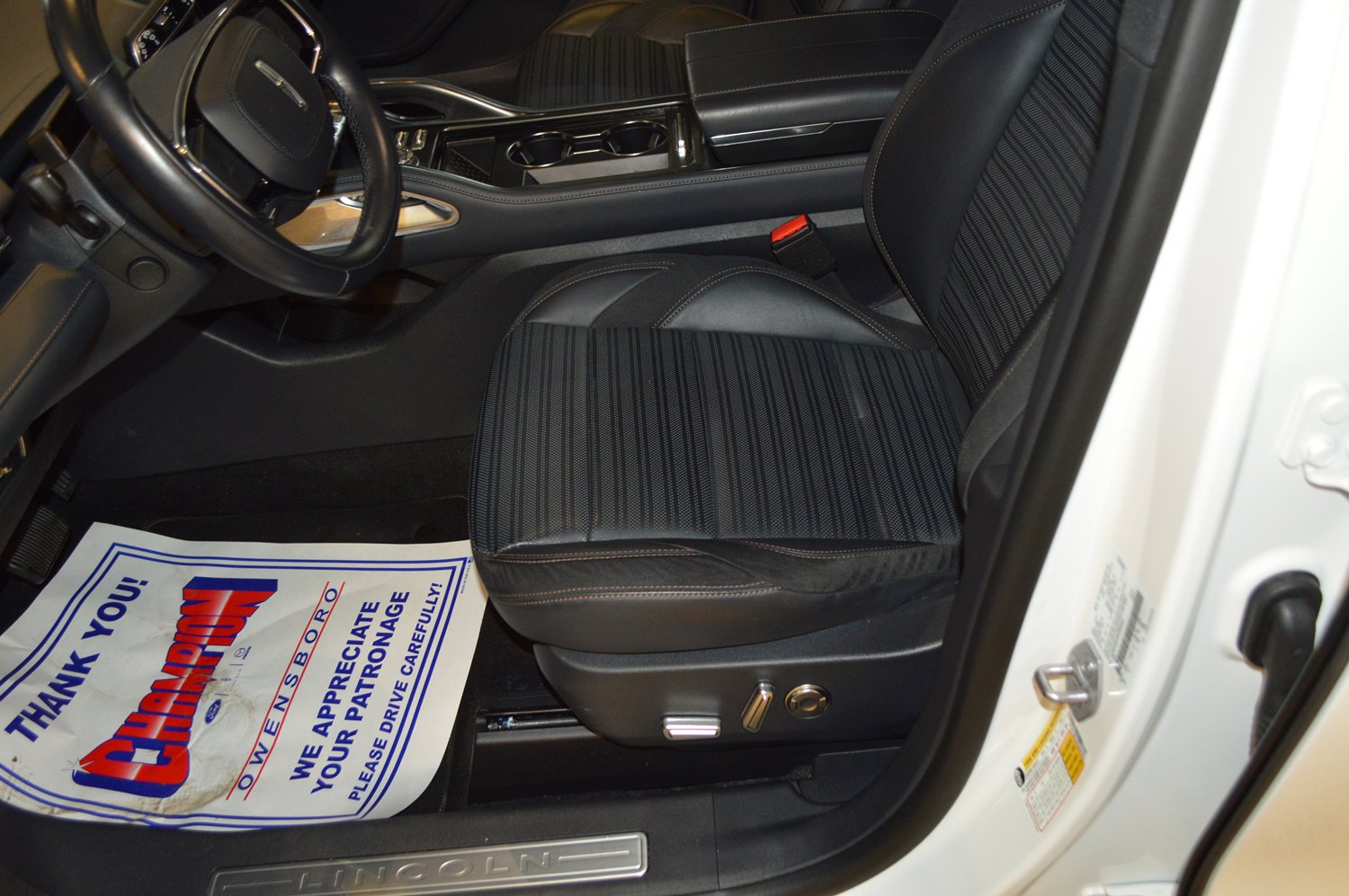 Used 2024 Lincoln Nautilus Reserve w/ Jet Appearance Package (87T) AWD/4WD image 15