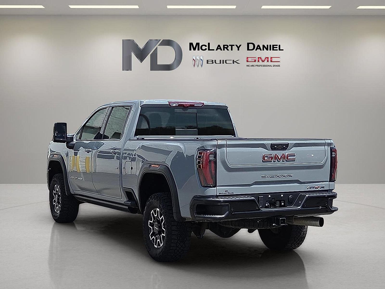 Used 2025 GMC Sierra 2500 AT4X AWD/4WD image 13