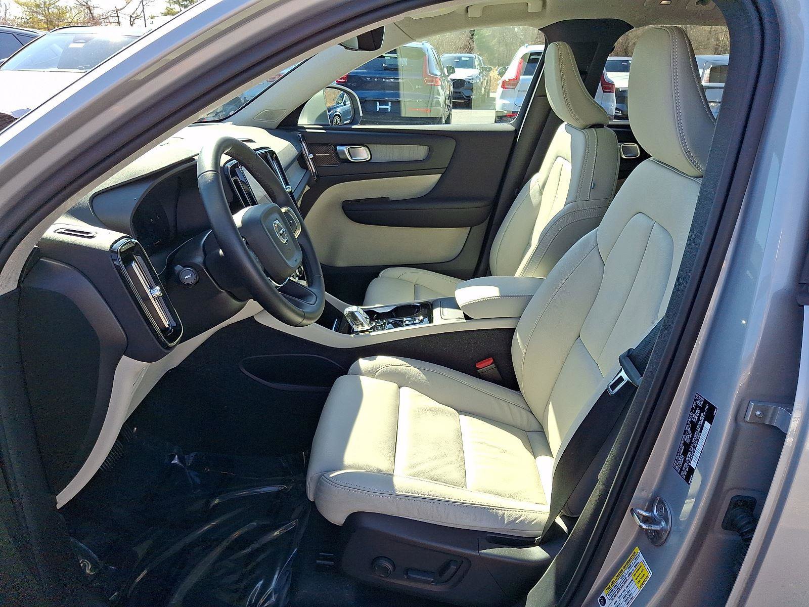 Certified 2023 Volvo XC40 B5 Ultimate w/ Climate Package AWD/4WD image 14