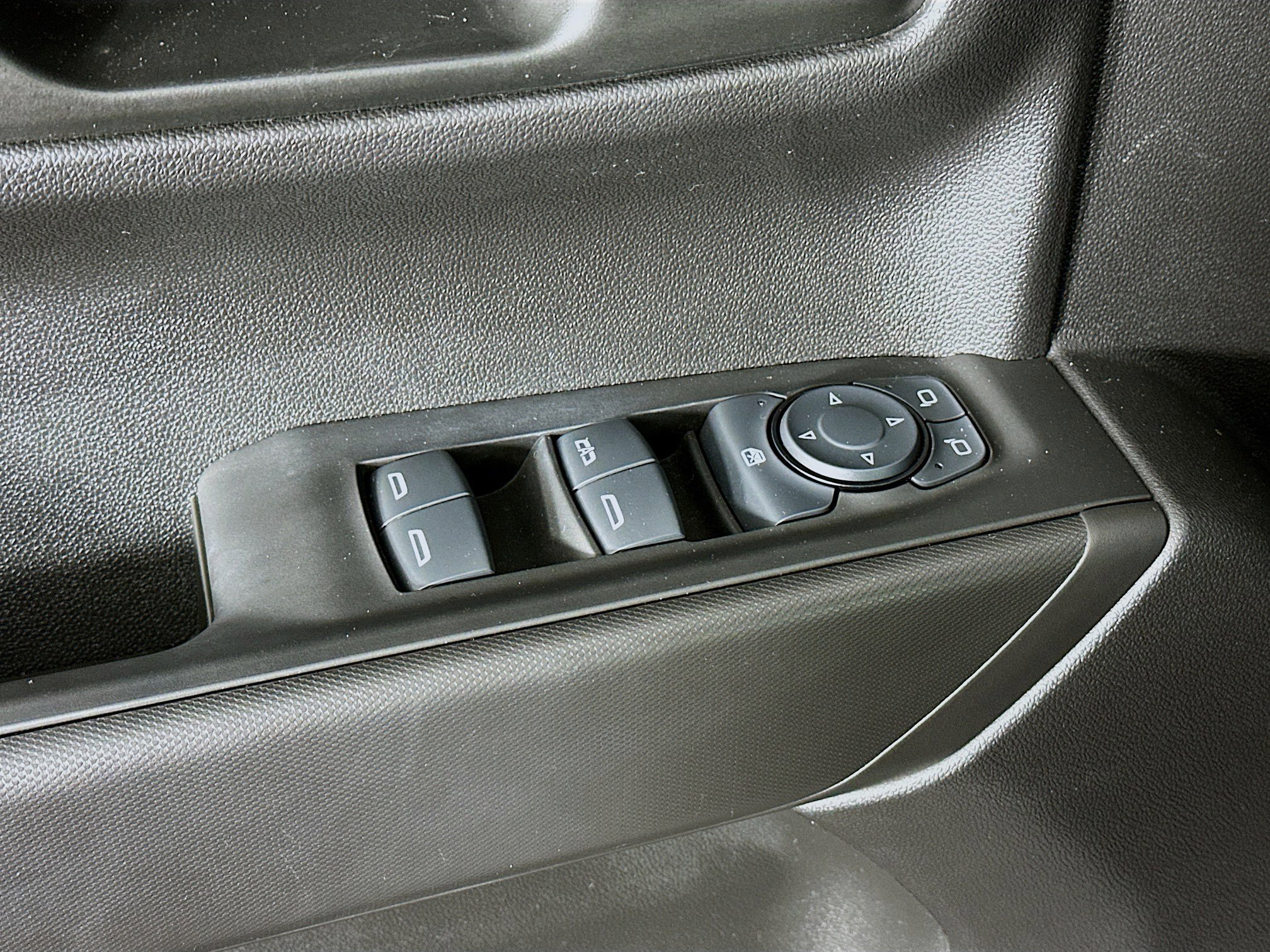 Used 2025 Chevrolet Silverado 1500 Custom image 15