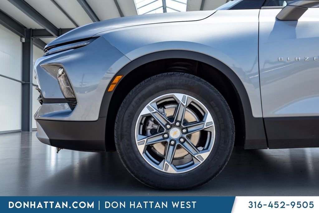 Used 2025 Chevrolet Blazer LT AWD/4WD image 30