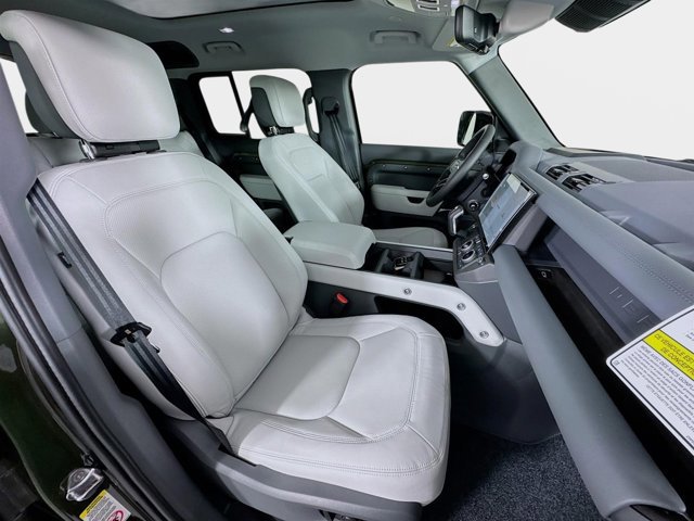 Used 2026 Land Rover Defender 110 X-Dynamic SE image 30