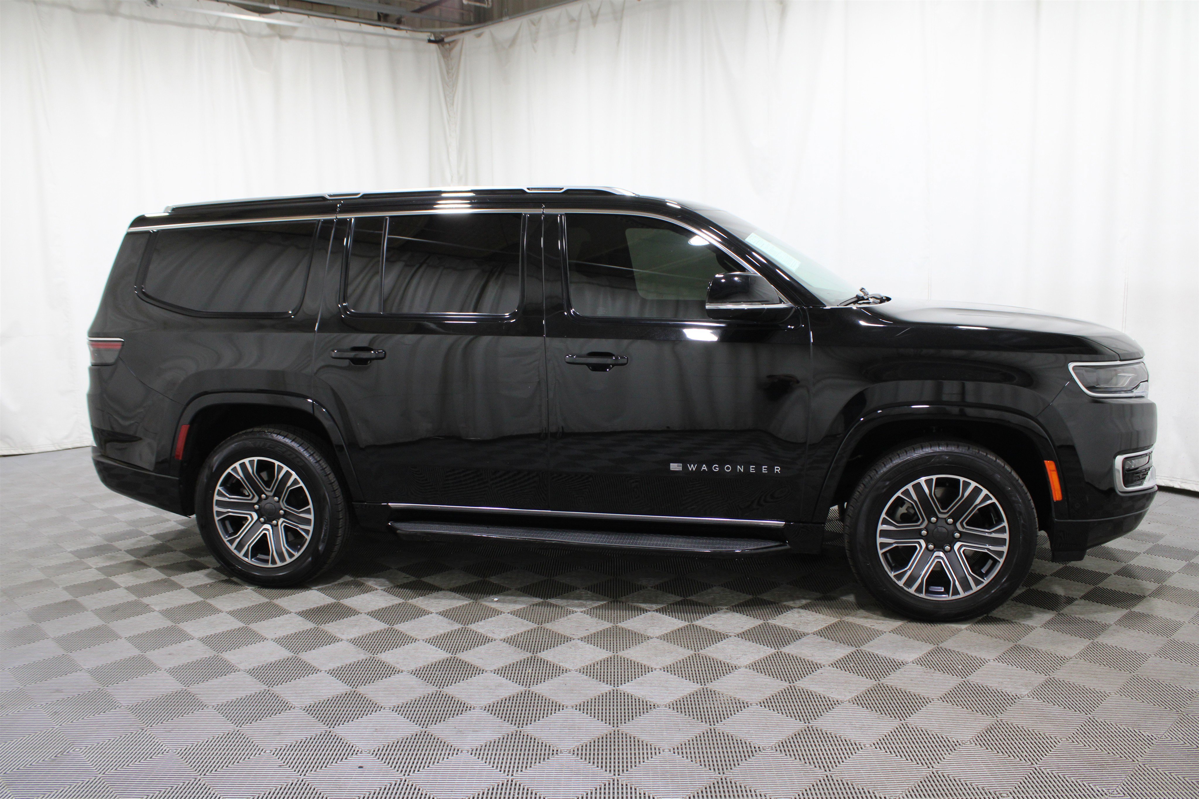 Used 2023 Jeep Wagoneer 4WD w/ Premium Group I image 35