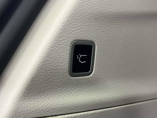 Used 2023 Chrysler Pacifica Touring-L FWD image 24