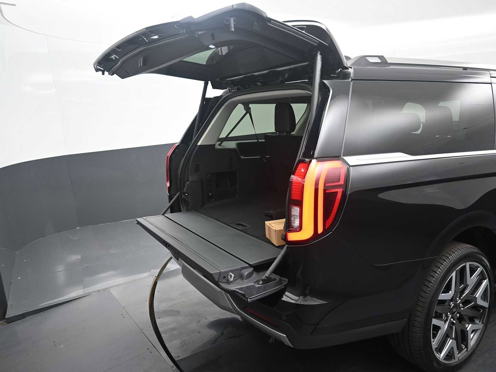 New 2026 Ford Expedition Max Platinum w/ Platinum Ultimate Package image 13