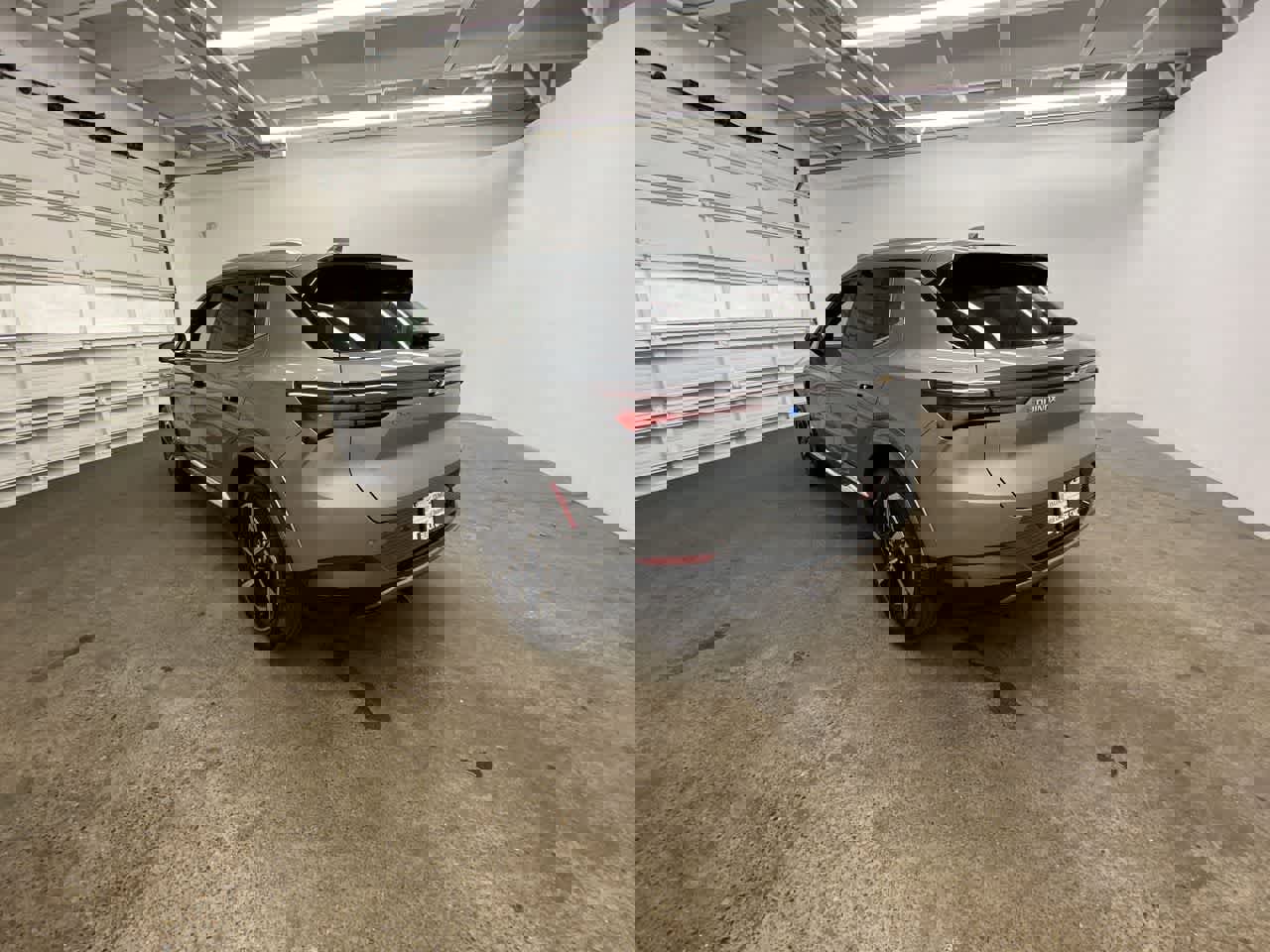 Used 2025 Chevrolet Equinox EV LT w/ Convenience Package image 4