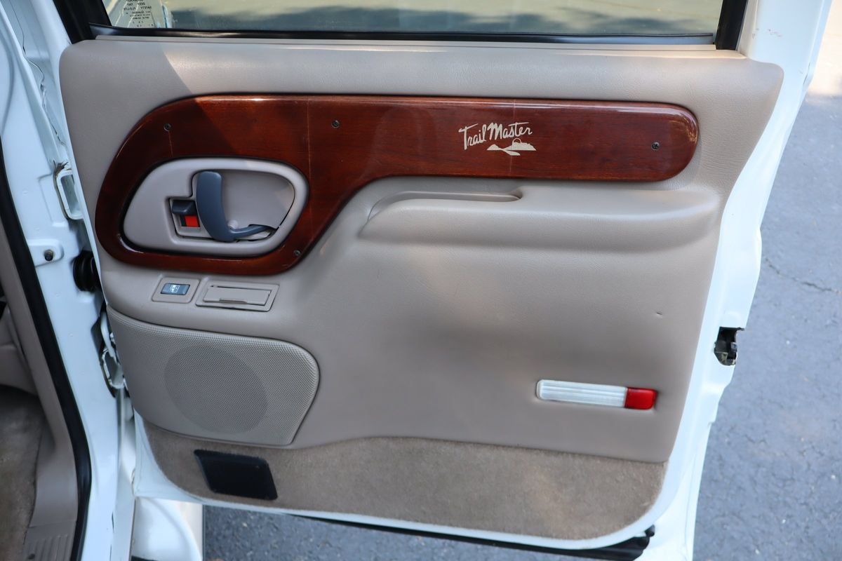 Used 1999 GMC Suburban 4WD w/ Convenience Group image 25
