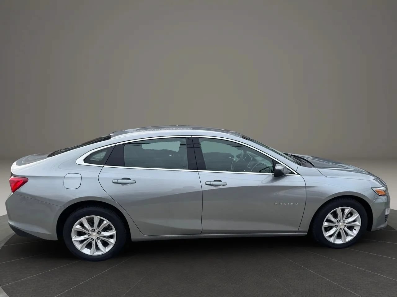 Used 2024 Chevrolet Malibu LT FWD image 4