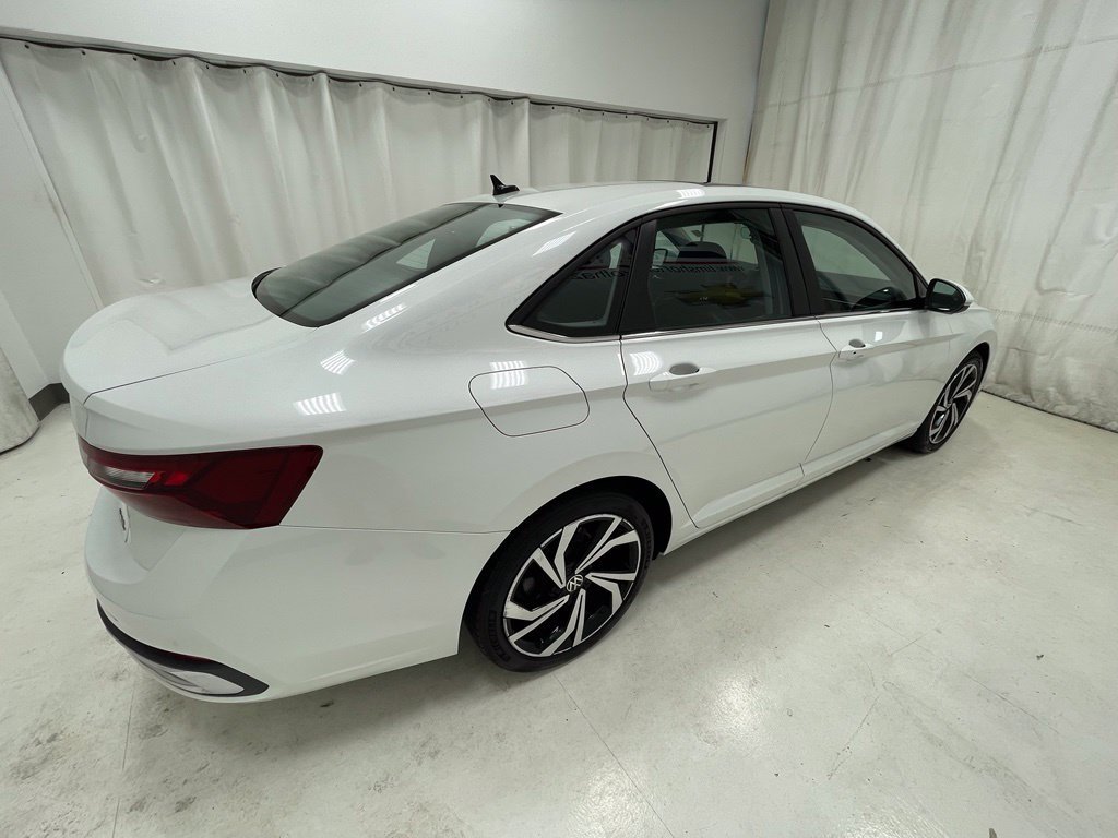 Used 2025 Volkswagen Jetta SEL FWD image 4