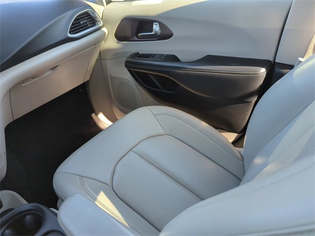 Used 2021 Chrysler Voyager Lxi image 22