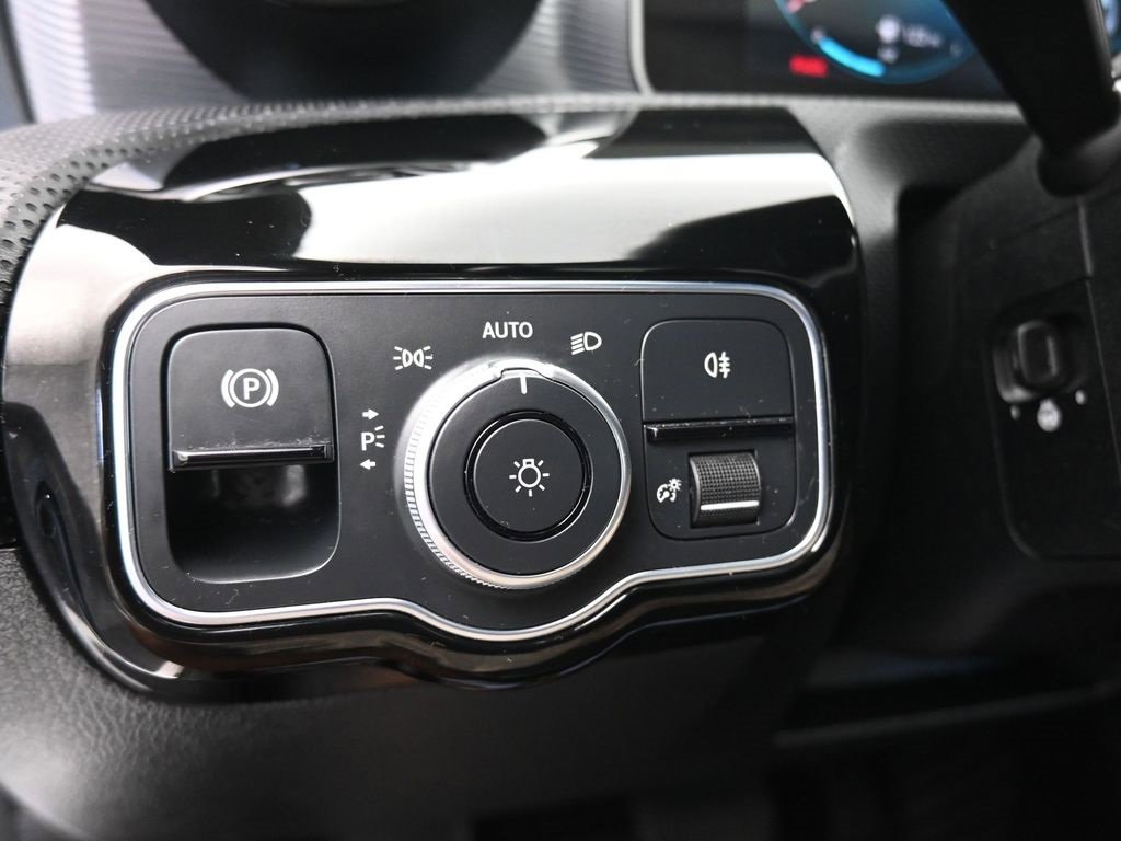 Used 2020 Mercedes-Benz CLA 250 4MATIC image 32