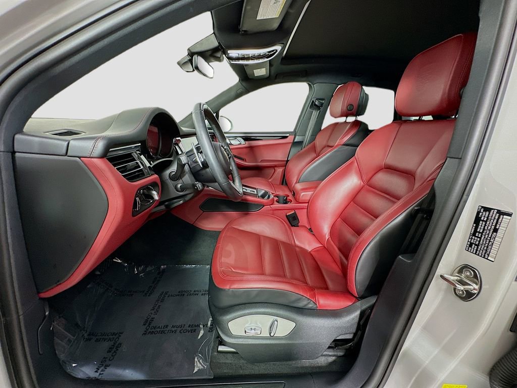 Certified 2023 Porsche Macan Turbo AWD/4WD image 5