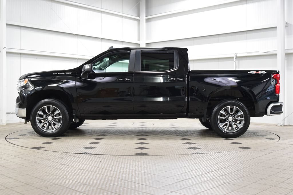 Used 2024 Chevrolet Silverado 1500 LT AWD/4WD image 4